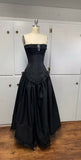 Vintage Black A-line Off-shoulder Sleeveless Lace Ball Gown Evening Dress HZ1024